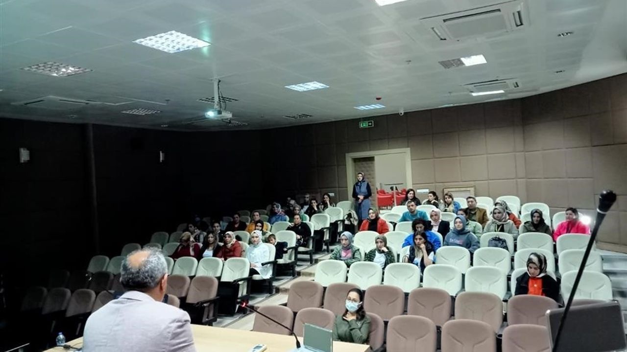 Elazığ’da Sağlık Personeline Yenidoğan Tarama Eğitimi Verildi