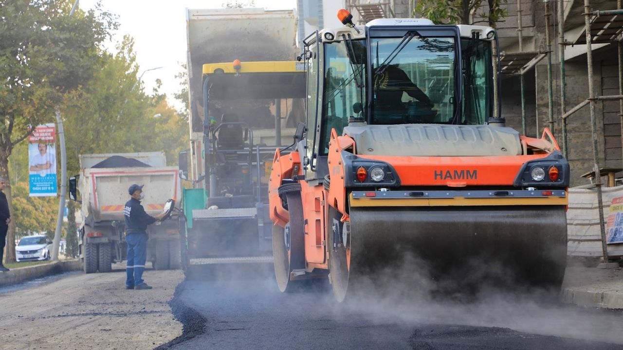 ELAZIĞ'DA CADDELER YENİLENİYOR