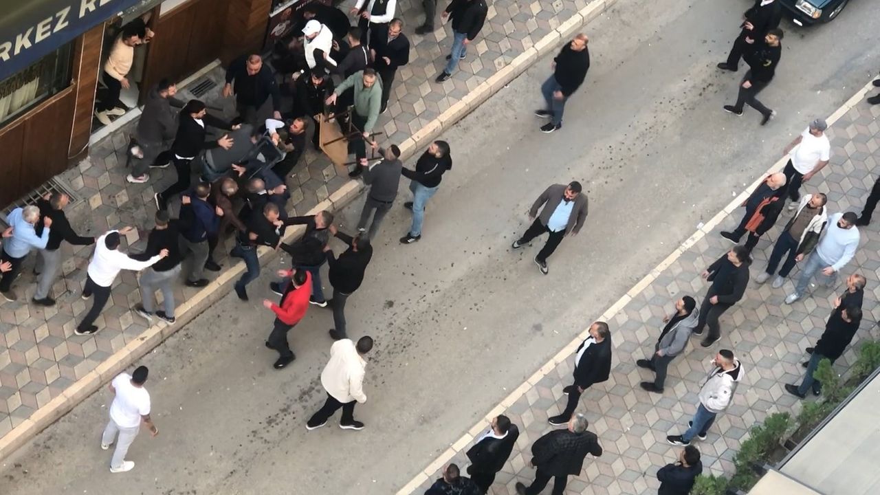 MASA VE SANDALYELER HAVADA UÇUŞTU