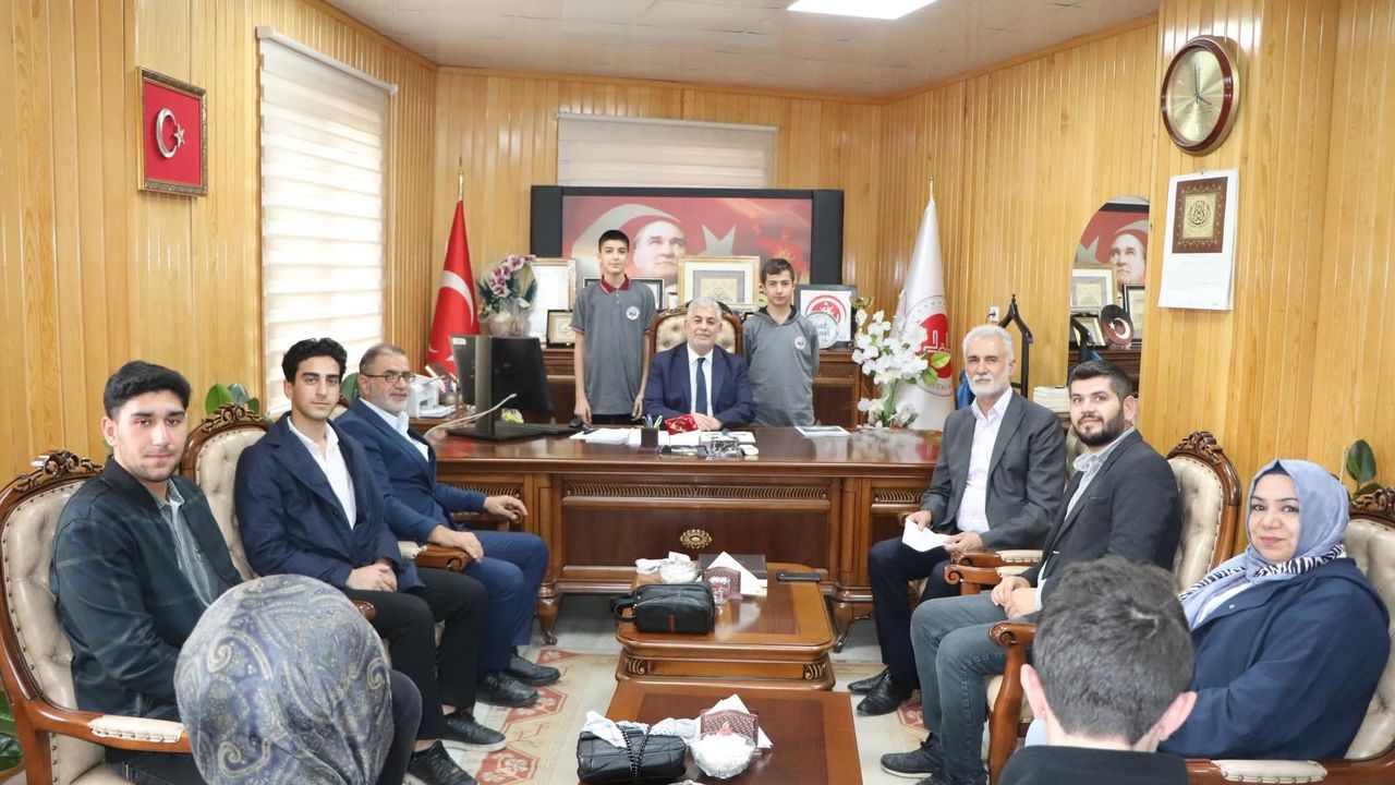 ELAZIĞLI ÖĞRENCİLERDEN FİLİSTİN'E ANLAMLI DESTEK