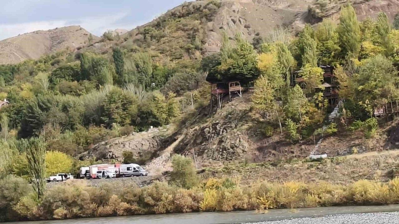 PİKNİĞE GİTTİLER, NEHİR DE MAHSUR KALDILAR