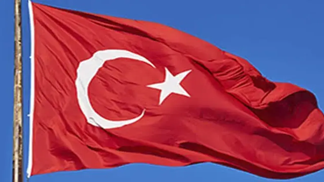 ELAZIĞ’I BAYRAKLARLA DONATALIM!