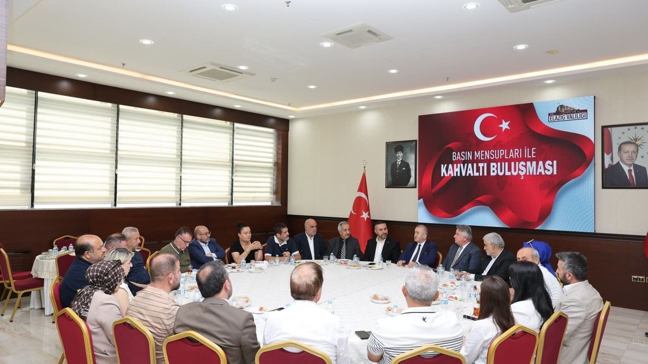 VALİ HATİPOĞLU GAZETECİLERLE BİR ARAYA GELDİ