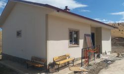 ELAZIĞ’IN ELEKTRİKSİZ, SUSUZ KÖY KONUTLARI!