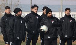 ELAZIĞSPOR, MERSİN'E 19 FUTBOLCUYLA GİTTİ