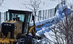 KAPANAN KÖY YOLLARINDA ÇALIŞMALAR SÜRÜYOR