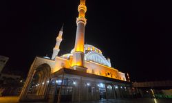 İZZETPAŞA CAMİSİ RAMAZANDA BİR BAŞKA GÜZEL