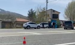 İKİ OTOMOBİL ÇARPIŞTI: 4 YARALI
