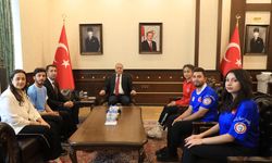 VALİ HATİPOĞLU, GENÇLERLE BİR ARAYA GELDİ