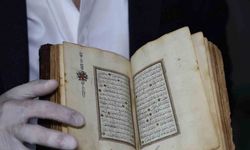 200 YILLIK KUR'AN-I KERİM'İ CUMHURBAŞKANINA HEDİYE ETMEK İSTİYOR
