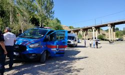 KÖPRÜDEN NEHİRE ATLADI