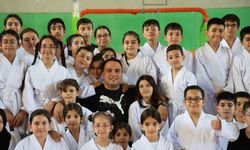 90 ÇOCUĞA GÖNÜLLÜ KURS VERİYOR