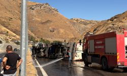 TIR DEVRİLDİ: 1 YARALI