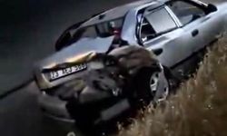 İKİ OTOMOBİL ÇARPIŞTI: 3 YARALI