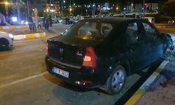 OTOMOBİL MOTOSİKLETLE ÇARPIŞTI: 2 YARALI