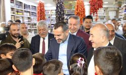 ESNAFLARLA İÇ İÇE