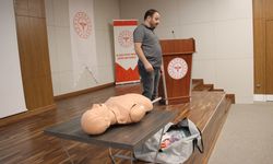 SAĞLIK ÇALIŞANLARININ EĞİTİMLERİ SÜRÜYOR