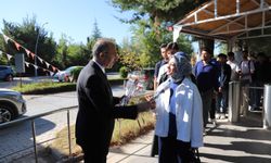 FIRAT ÜNİVERSİTESİNDE ÖĞRENCİLER ÇİÇEKLERLE KARŞILANDI