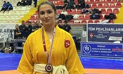 EVİNDAR, GÜREŞTE TÜRKİYE 3'ÜNCÜSÜ OLDU