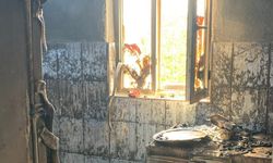 BİR EV YANGINDA KÜL OLDU
