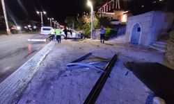 OTOMOBİL DURAĞA ÇARPTI: 1 YARALI