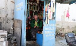 2 METREKAREDE 45 YILLIK AYAKKABI BOYACILIĞI