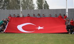 ELAZIĞSPOR DEV TÜRK BAYRAĞI AÇTI