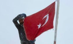 CUMHURİYETİN COŞKUSU ERCİYES'İN ZİRVESİNDE