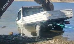 PİKAP BARAJA DÜŞTÜ: 1 KADIN HAYATINI KAYBETTİ