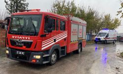 ÇATI YANGINI: 1 KİŞİ DUMANDAN ETKİLENDİ