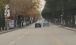 TRAFİKTE MAKAS ATAN SÜRÜCÜ KAMERALARA YAKALANDI
