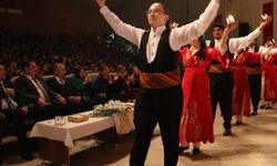 ÖĞRENCİ, SALONDAKİLER TARAFINDAN DAKİKALARCA ALKIŞLANDI