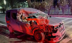 HAFİF TİCARİ ARAÇ, TEMİZLİK ARACINA ÇARPTI