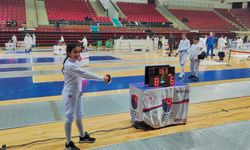 ELAZIĞLI ELİF REYYAN ESKRİMDE TÜRKİYE ŞAMPİYONU