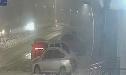 PARK HALİNDEKİ ARAÇLARA ÇARPIP KAÇTI