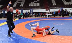 GENÇLER GÜREŞ MÜSABAKALARI SÜRÜYOR