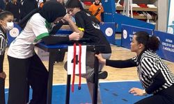 ELAZIĞ'A BİLEK GÜREŞİNDE 3 MADALYA