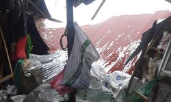 KAR VE FIRTINA KÖYÜN TEK MARKETİNİ KULLANILAMAZ HALE GETİRDİ