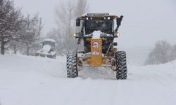 384 KÖY YOLUNDA ÇALIŞMALAR SÜRÜYOR