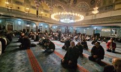 BERAT KANDİLİ'NDE CAMİLER DOLDU TAŞTI