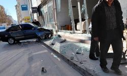 OTOMOBİL, MOBİLYA MAĞAZASINA GİRDİ