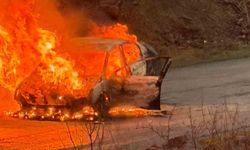 YANAN OTOMOBİL KÜLE DÖNDÜ