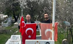 ŞEHİTLİKTEKİ BAYRAKLAR DEĞİŞTİRİLDİ
