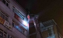 BACADAN YÜKSELEN YOĞUN DUMAN KORKUTTU