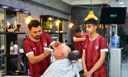 DÜKKANI BORDO BEYAZA BOYADI