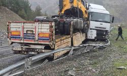 KAZA YAPAN TIRI TAŞIYAN TIR KAZA YAPTI