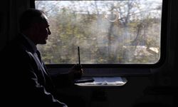 ÖMRÜNÜ DEMİRYOLUNA ADADI