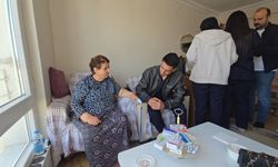 GENÇ SAĞLIKÇILAR HASTALARIN TAKİBİNİ YAPIYOR