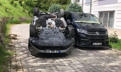 OTOMOBİL SİTE GİRİŞİNE YUVARLANDI