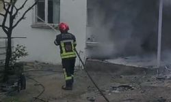 ÇATI YANGININDA 1 KİŞİ DUMANDAN ETKİLENDİ